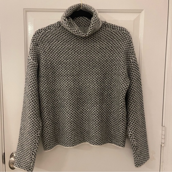 Christian Siriano New York grey and white turtleneck sweater - Picture 8 of 16